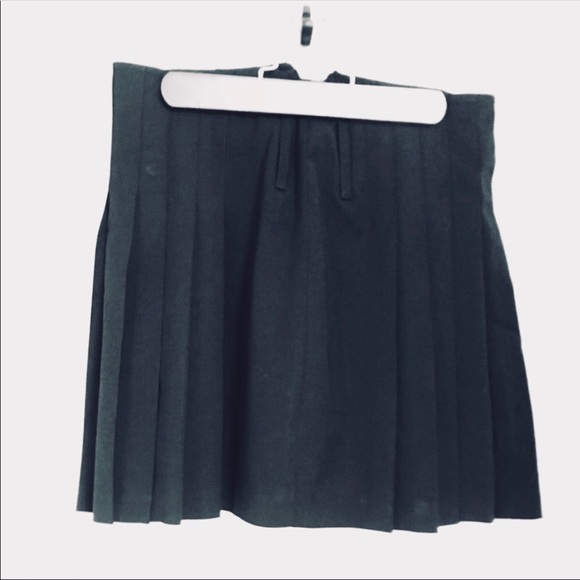💯‼️ Authentic Burberry pleated black miniskirt. - Picture 2 of 4